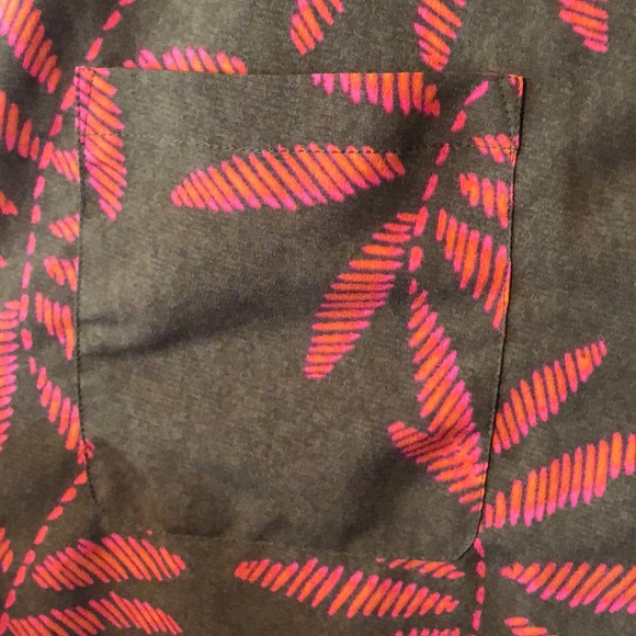 Green button down - Picture 3 of 5